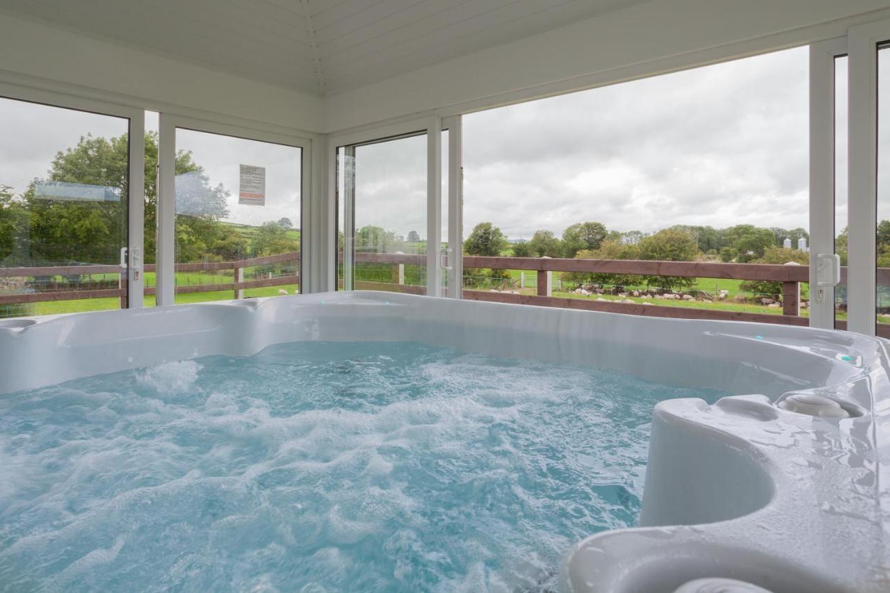 Beautiful Mountain Views & Private Hot Tub Villa Kilcoo Eksteriør billede